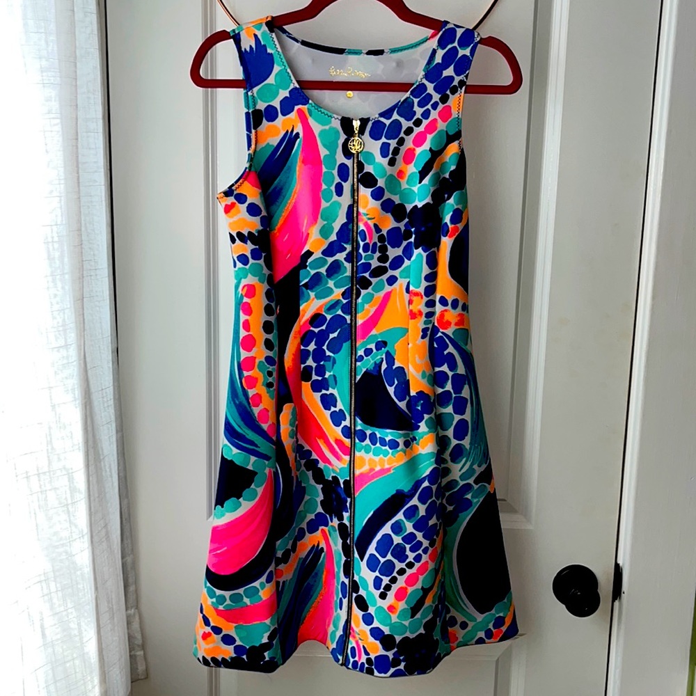 🌴Lilly Pulitzer fit and flare front zip scuba dress,size small. Pet friendly 🚭